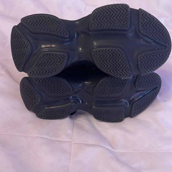 Girls black Steve Madden sneakers size 13 - Picture 4 of 5